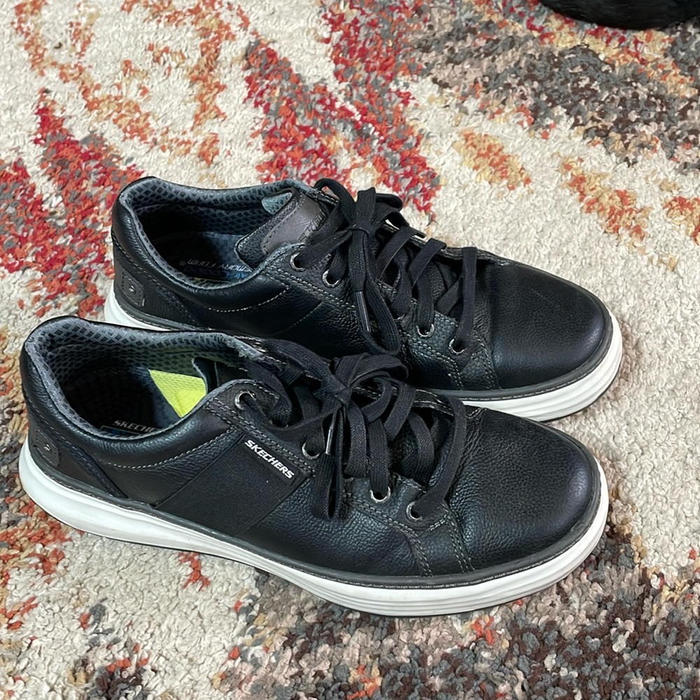 Skechers lightweight shoes - Men’s 8.5